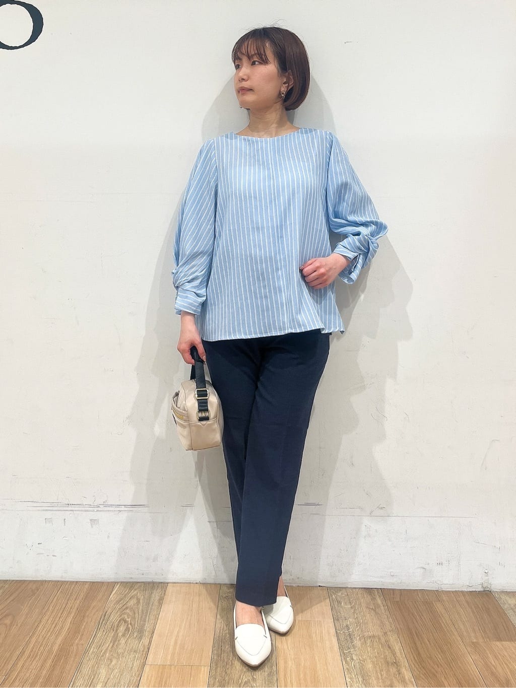 山さんさんの「grove｜◆【毎日着たい】麻調メッシュ袖コンシャスブラウス」を使ったコーディネート