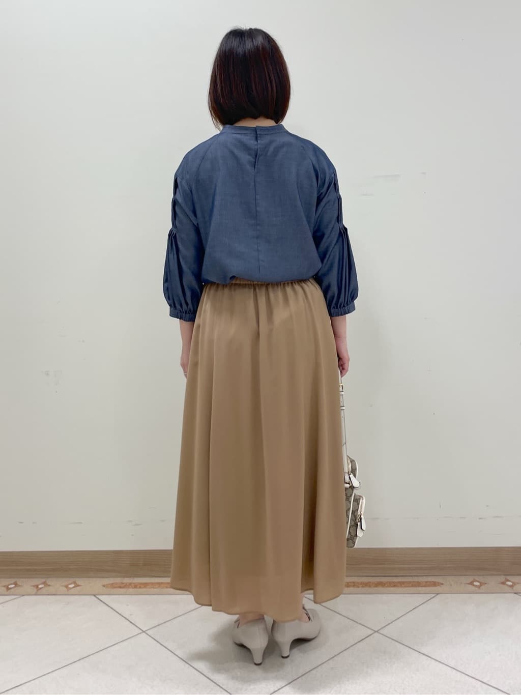 hanaさんの「Reflect｜◆【洗える】オフボディシャツブラウス」を使ったコーディネート