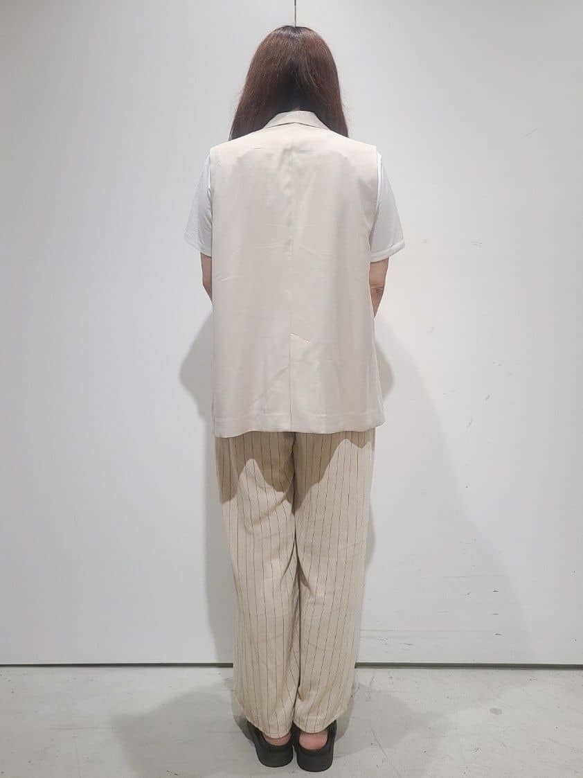 hmさんの「OPAQUE.CLIP｜◆《美人百花掲載》テーラードジレ／セットアップ対応【洗える】」を使ったコーディネート