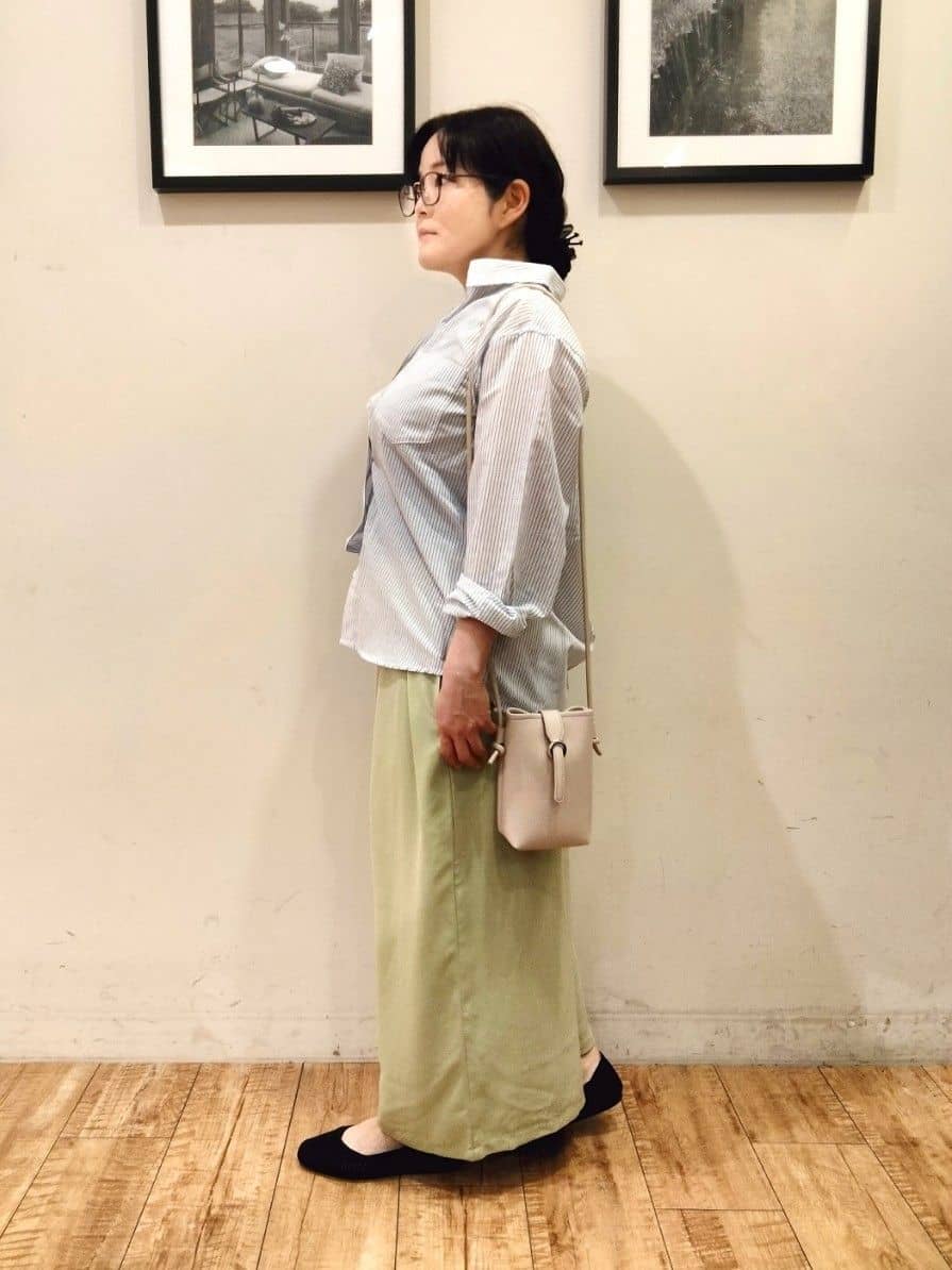 SHOOLARUEさんの「SHOO･LA･RUE｜◆【洗える/S-LL/UV/吸水速乾】洗濯後しわになりにくいリネンブレンドシャツ」を使ったコーディネート