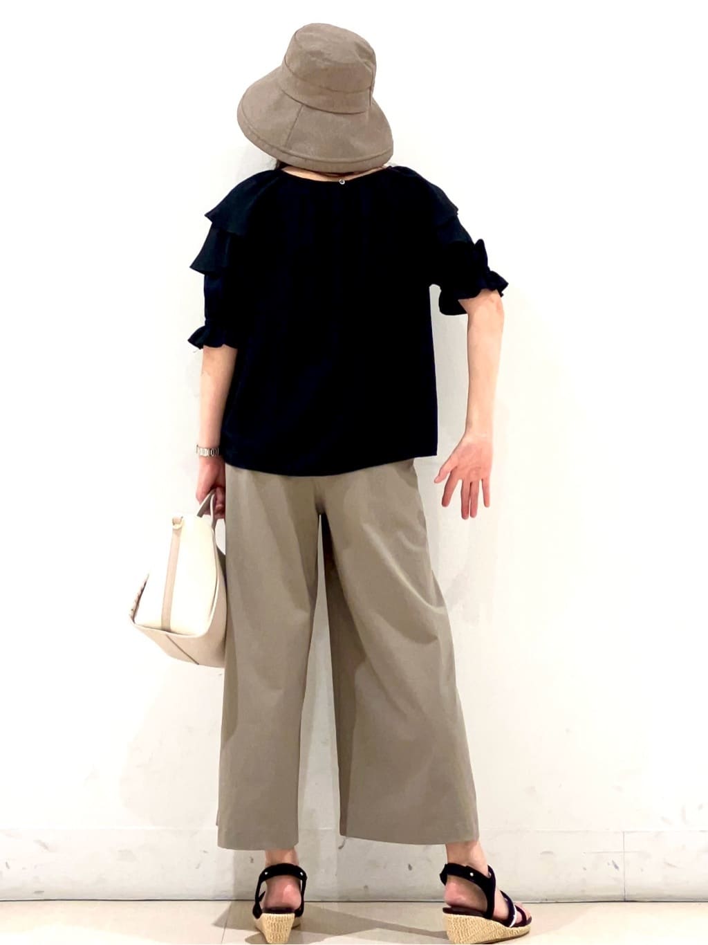 やくちゃんさんの「grove｜サマーハイパーストレッチワイドパンツ」を使ったコーディネート