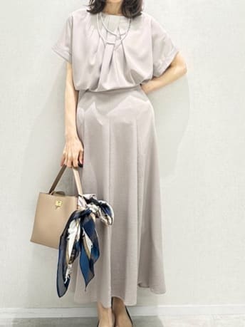 Miwaさんの「UNTITLED｜【手洗い／88cm正方形】シアー素材チェーン柄スカーフ」を使ったコーディネート