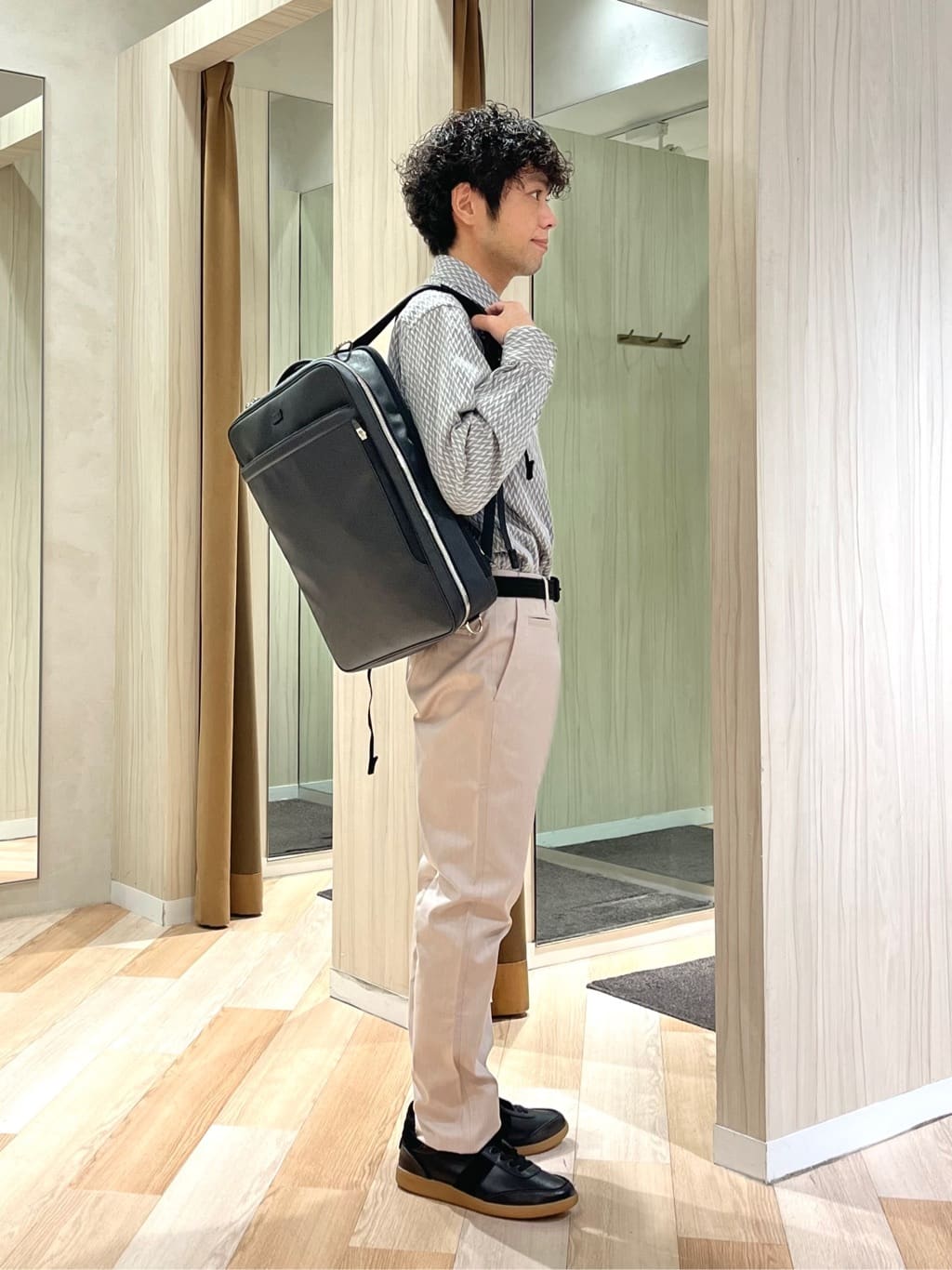 URAさんの「TAKEO KIKUCHI｜【全7サイズ&times;8色展開！】トップマルチヘリンボン パンツ」を使ったコーディネート