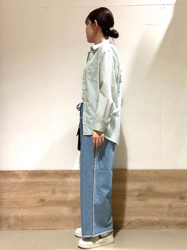 花さんの「SHOO･LA･RUE｜◆【洗える/S-LL/UV/吸水速乾】洗濯後しわになりにくいリネンブレンドシャツ」を使ったコーディネート