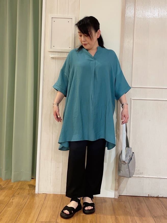 ke-yさんの「SHOO･LA･RUE｜◆【洗える/S-LL/ひんやり】ゆったりチュニックワンピース」を使ったコーディネート