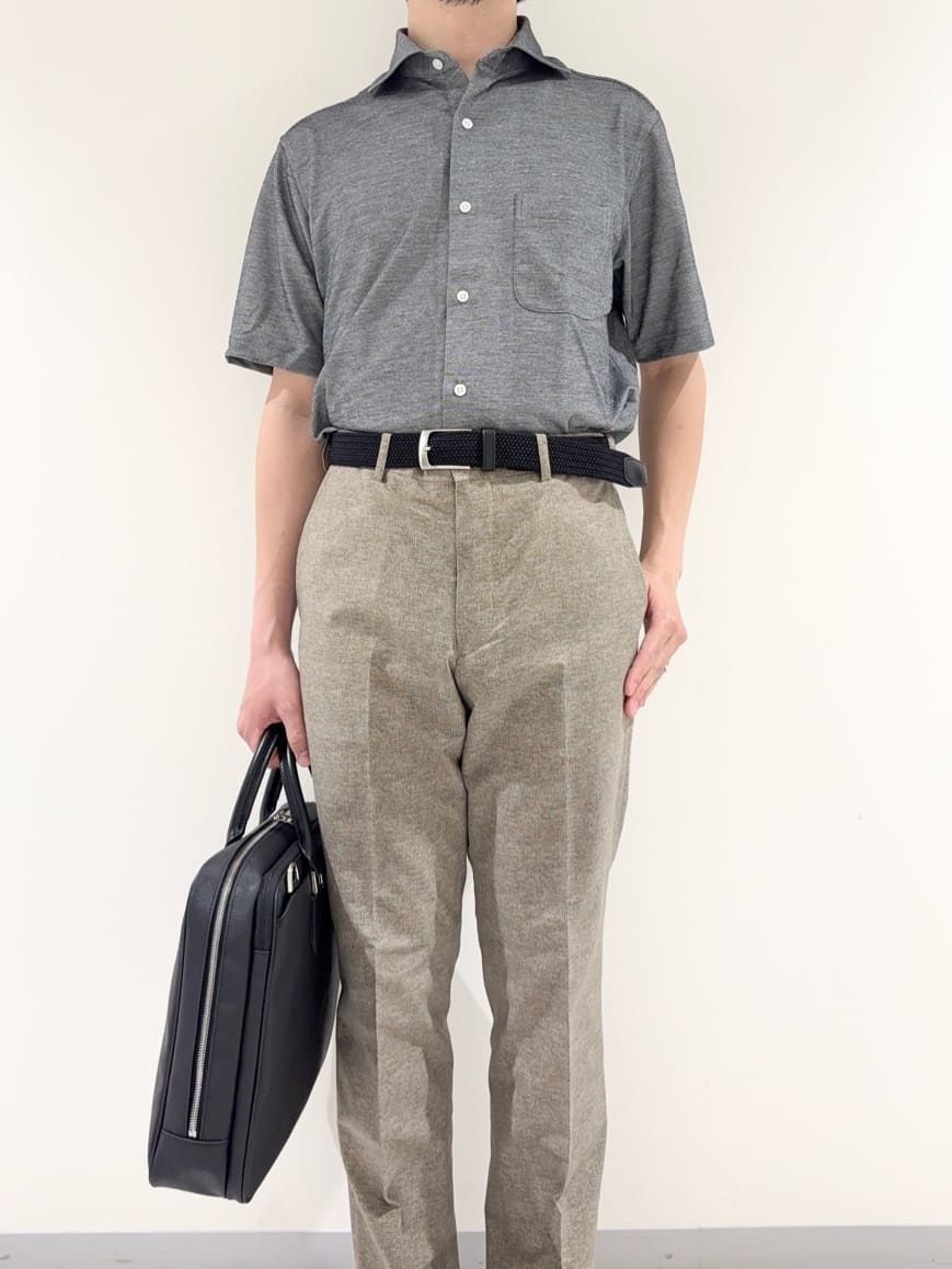 及川さんの「TAKEO KIKUCHI｜【抗菌防臭】COOL DOTS（R）ドビープリント パンツ」を使ったコーディネート