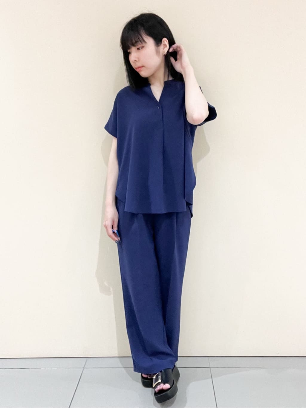 yunさんの「OPAQUE.CLIP｜《7色展開／SS-LLサイズ》ストレッチスキッパーブラウス／セットアップ対応【洗濯機洗い可／防シワ】」を使ったコーディネート