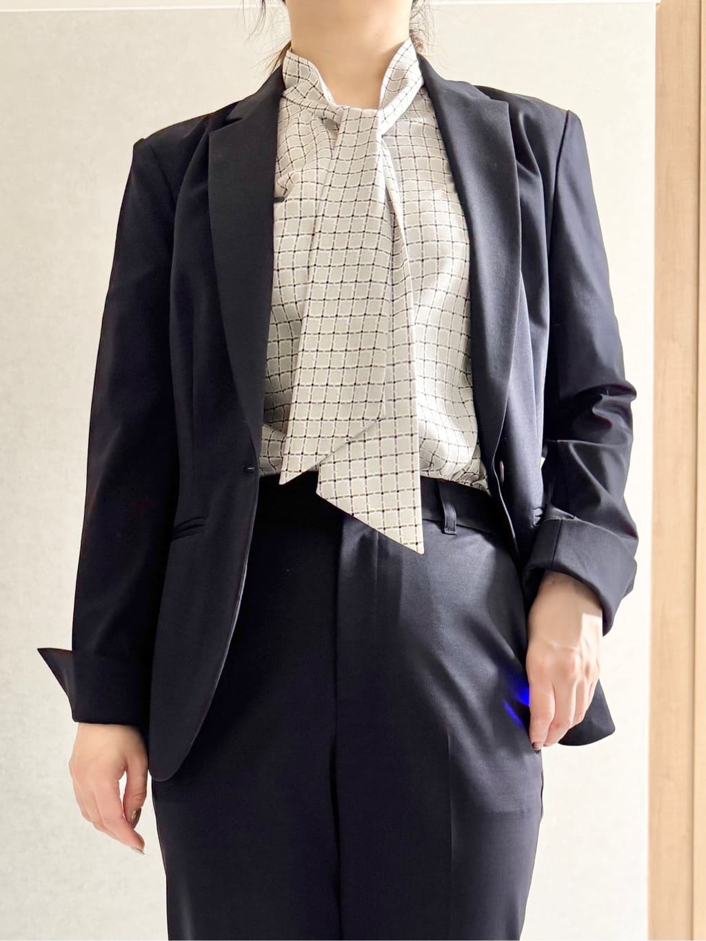 sayuさんの「UNTITLED｜◆【通勤/二の腕カバー】ジオメチェック ボウタイブラウス」を使ったコーディネート