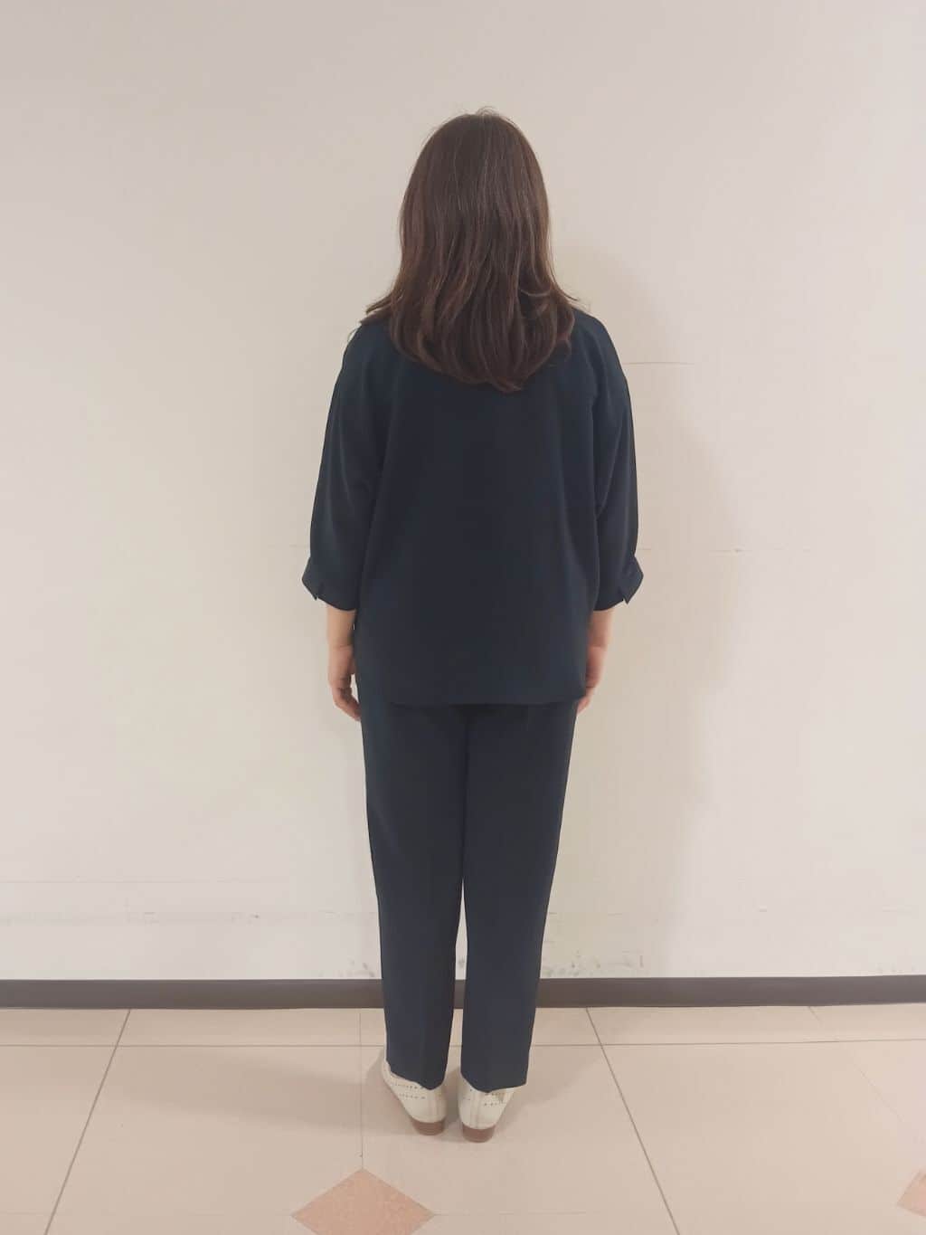 kaoさんの「INDIVI｜◆【着る日傘/遮熱/UVケア】Vネックドルマンスリーブブラウス」を使ったコーディネート