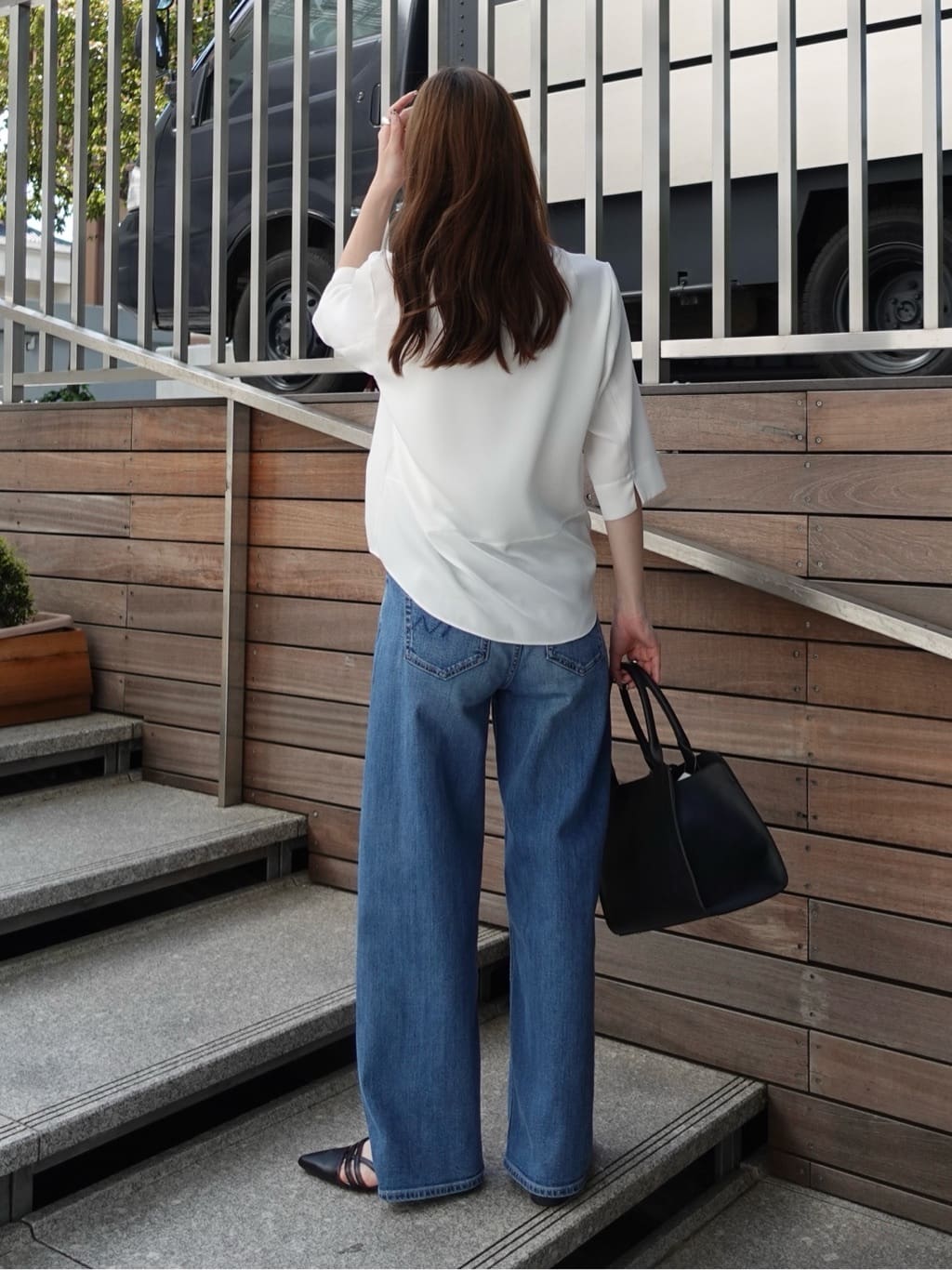 mitsukiさんの「INDIVI｜【褒められデニム】ワイドストレート デニムパンツ」を使ったコーディネート