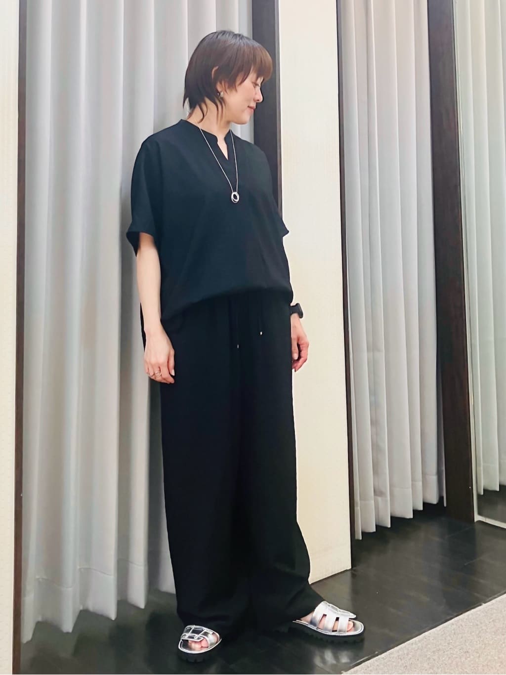 YUKIさんの「INDIVI｜【洗える／UVケア／SETUP可能】ドロストワイドパンツ」を使ったコーディネート