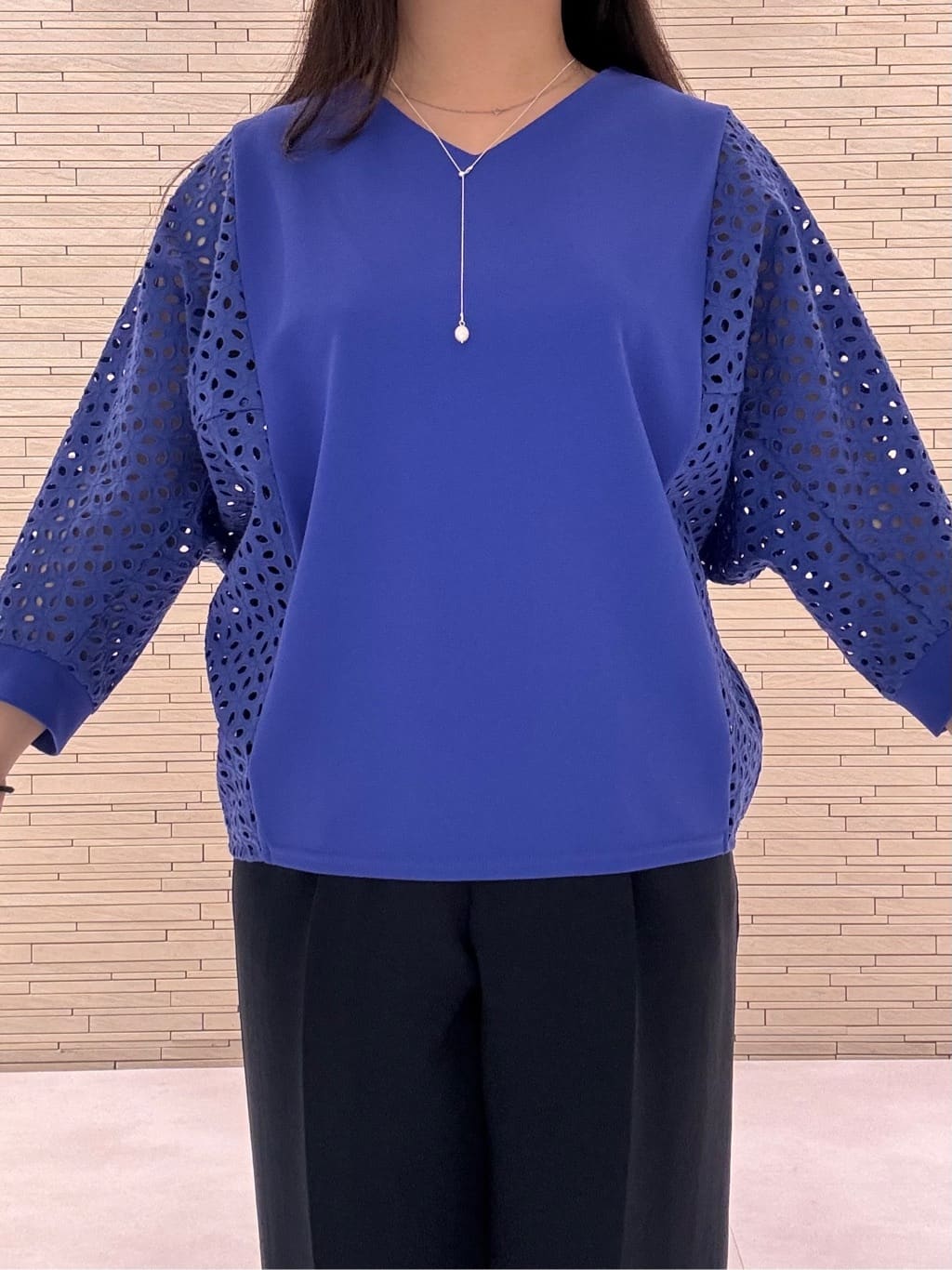 MEGUMIさんの「INDIVI｜【洗える／前後2WAY】インナータンクトップ」を使ったコーディネート