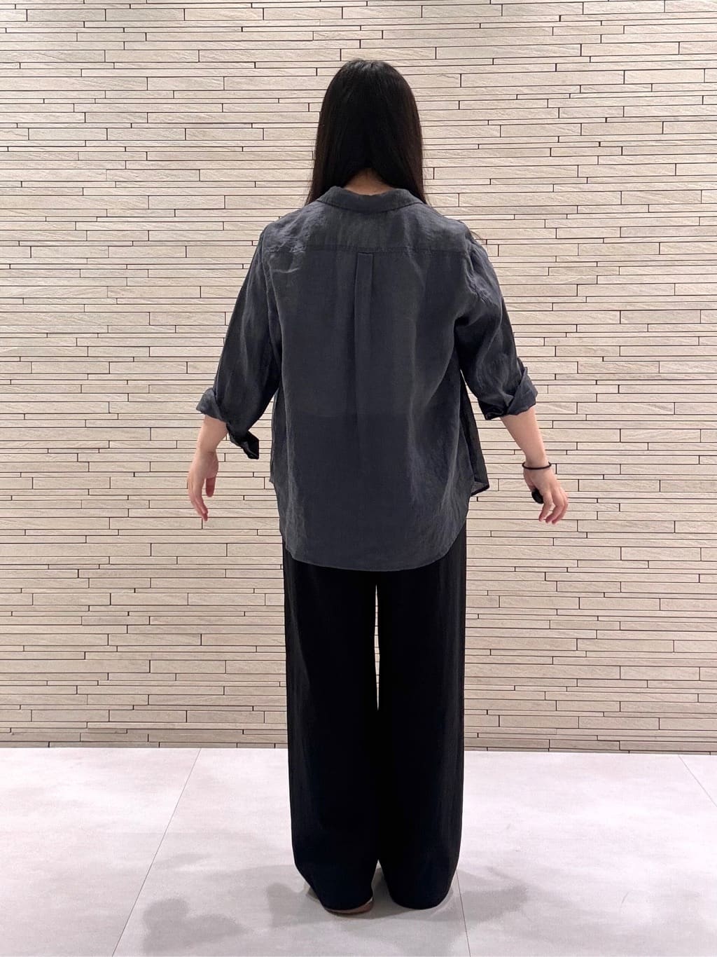 MEGUMIさんの「INDIVI｜【褒められパンツ／洗える／ウエストゴム】ワイドタックパンツ」を使ったコーディネート