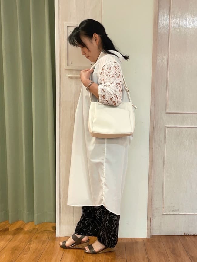 ke-yさんの「SHOO･LA･RUE｜◆お袖レースが上品な シャツワンピース」を使ったコーディネート