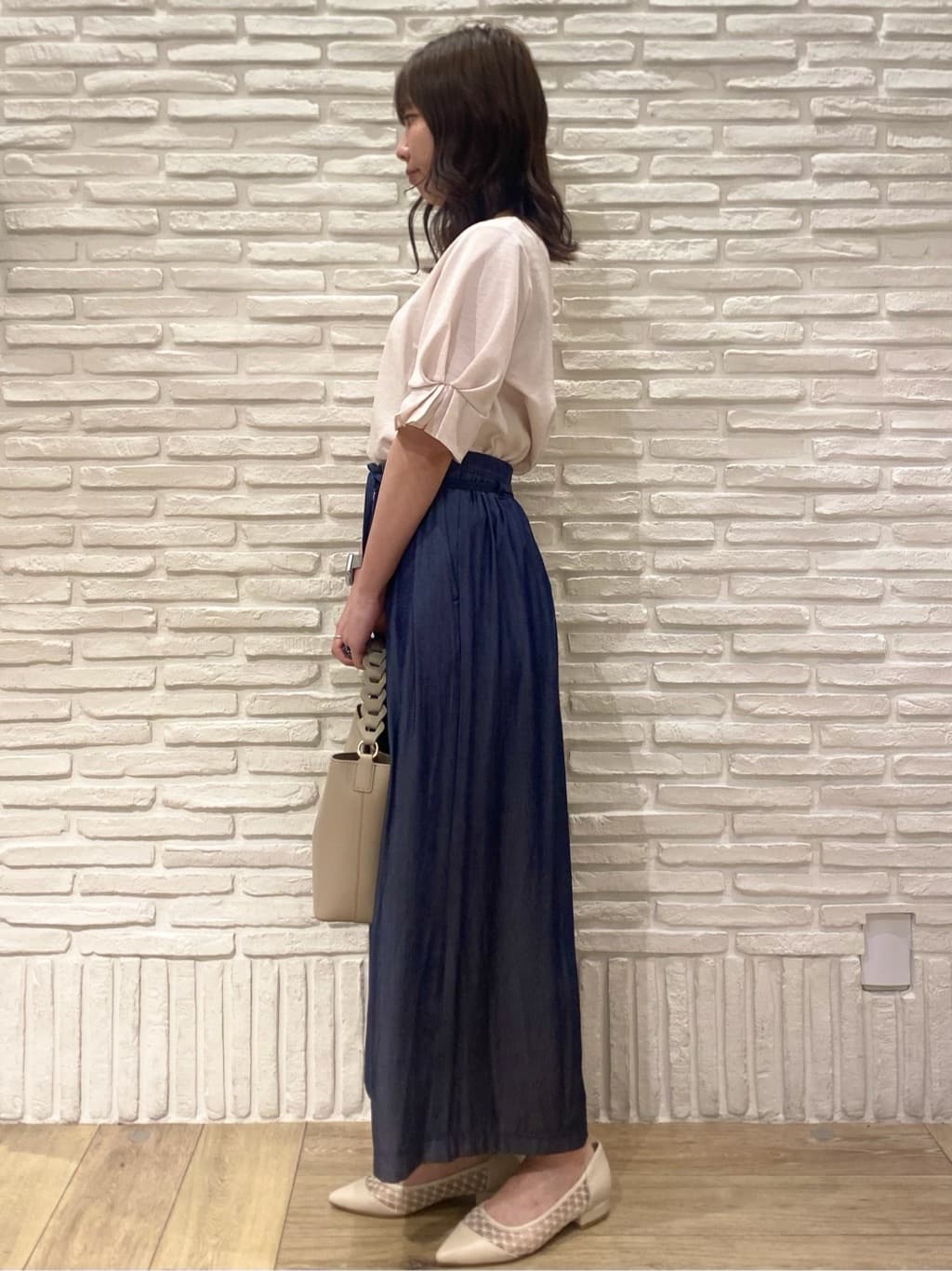KARENさんの「index｜《8色展開／XS-LLサイズ》タックパフスリーブブラウス【洗濯機洗い可／吸水速乾／防シワ／抗ピル】」を使ったコーディネート
