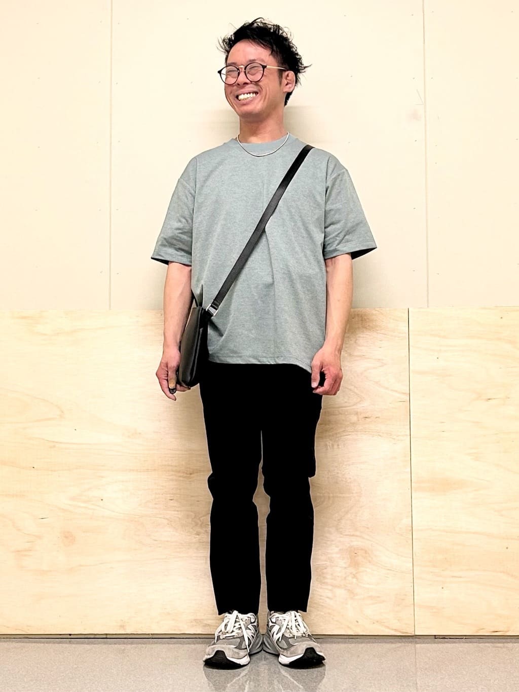 KENJI Iさんの「THE SHOP TK｜【オールシーズン穿ける！】7DAYSストレッチへリンボンパンツ　ON&hArr;OFF兼用」を使ったコーディネート