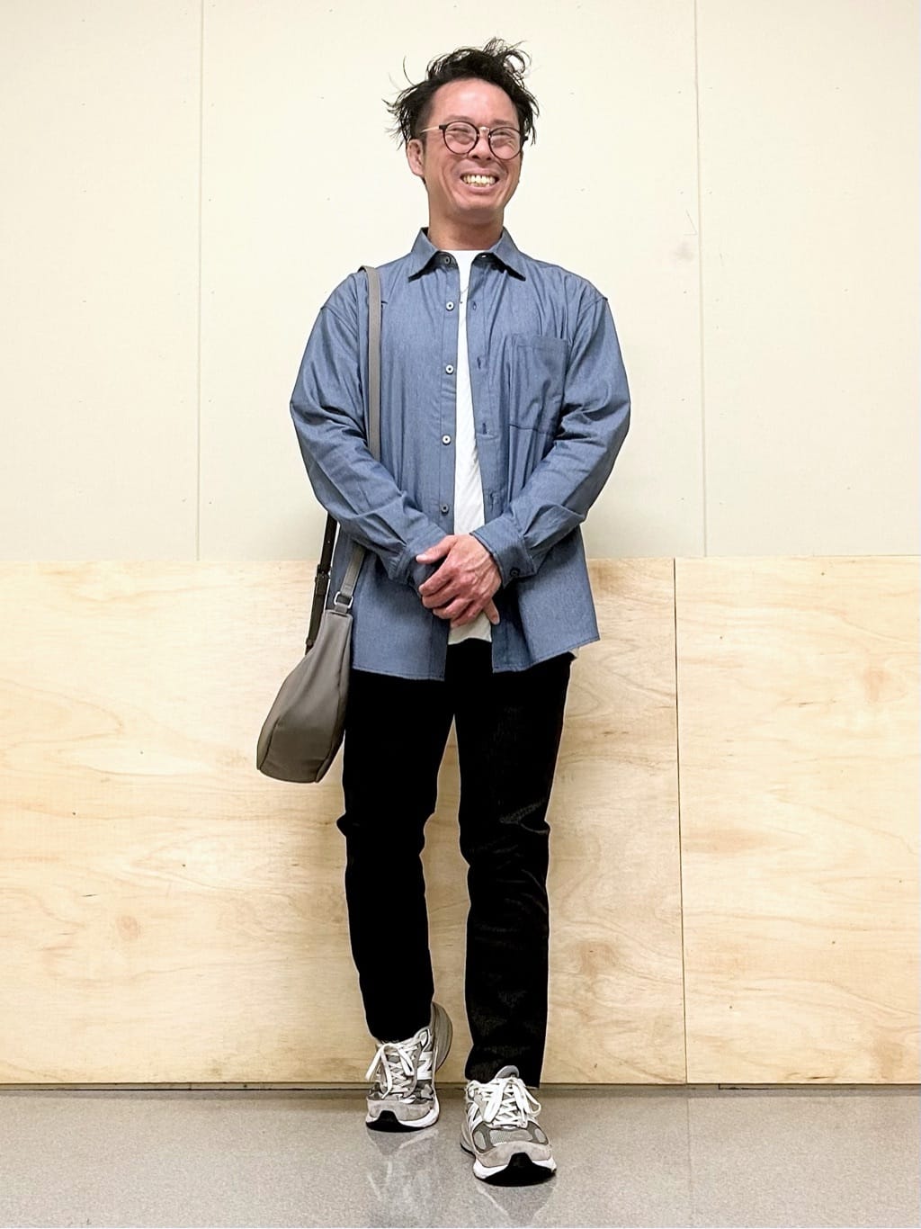 KENJI Iさんの「THE SHOP TK｜【オールシーズン穿ける！】7DAYSストレッチへリンボンパンツ　ON&hArr;OFF兼用」を使ったコーディネート
