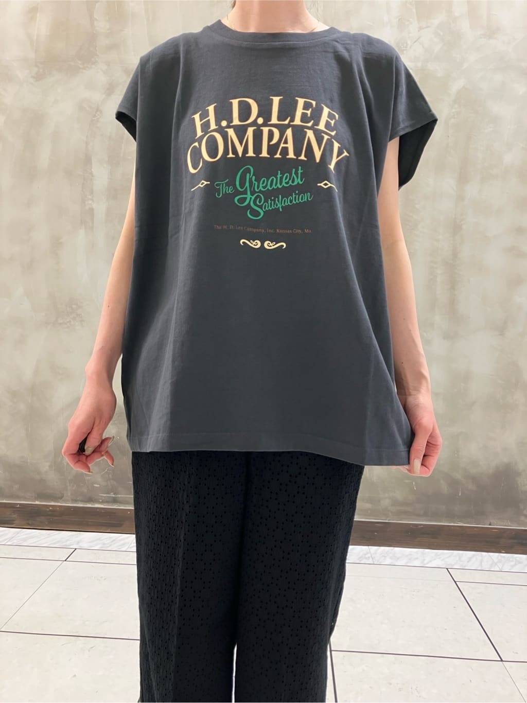 kozuさんの「grove｜【Lee&times;grove別注】PRINT　SLEEVELESS T-SHIRTS」を使ったコーディネート
