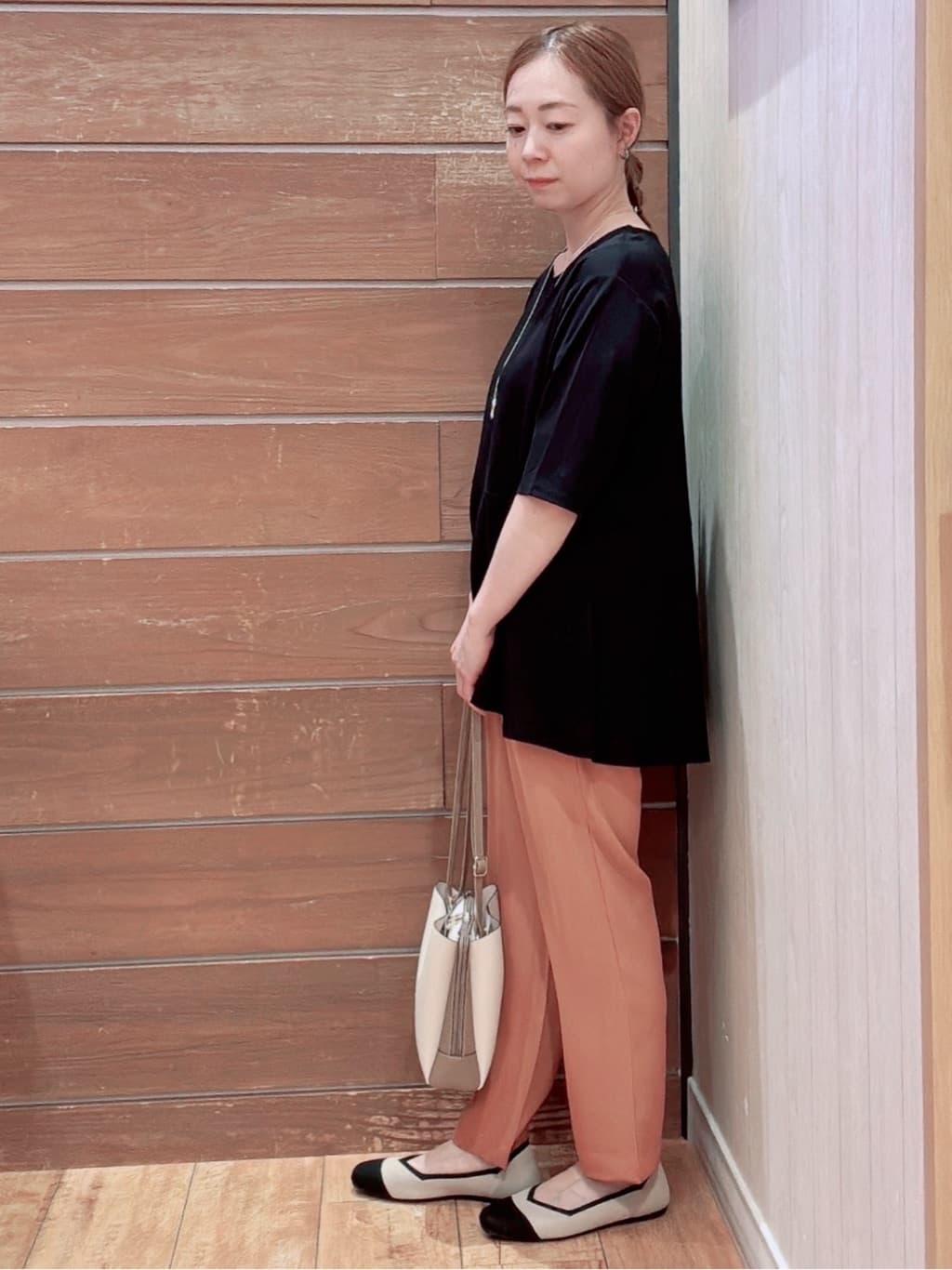 なみぞうさんの「SHOO･LA･RUE｜◆【ひんやり/UV】インせず着られる とろみペプラム5分袖トップス」を使ったコーディネート