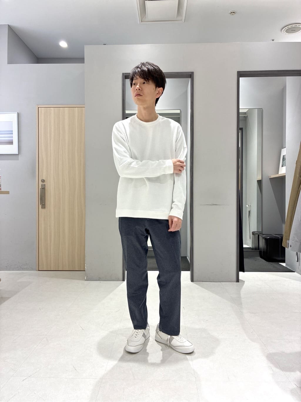 わいずみさんの「TAKEO KIKUCHI｜【多機能・軽量】シャドーライン リュック」を使ったコーディネート