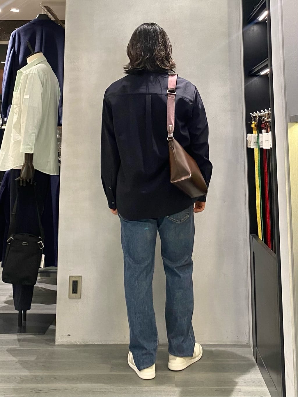 nishiさんの「TAKEO KIKUCHI｜【モンスターストレッチ】日本製 ウォッシュド デニムパンツ」を使ったコーディネート