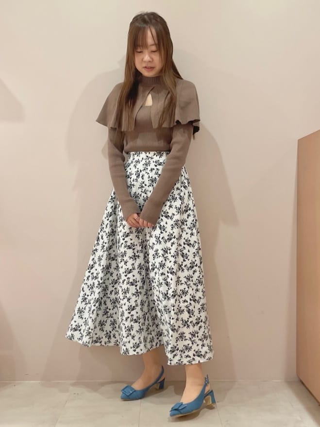azusaさんの「ESPERANZA｜バックストラップバックルヒールパンプス」を使ったコーディネート