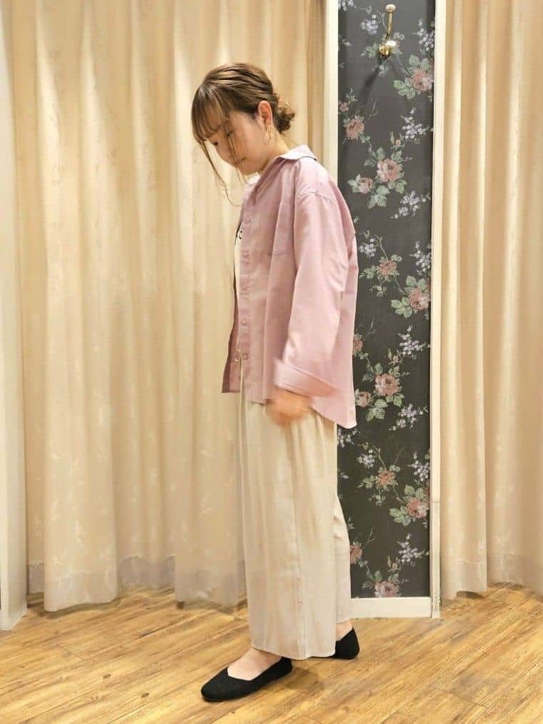 Ikumiさんの「SHOO･LA･RUE｜◆【洗える/S-LL/UV/吸水速乾】洗濯後しわになりにくいリネンブレンドシャツ」を使ったコーディネート