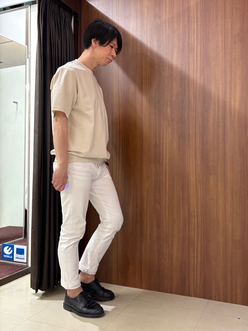 かたやまさんの「TAKEO KIKUCHI｜【抗菌防臭／5サイズ展開】ハイゲージポンチ Tシャツ」を使ったコーディネート