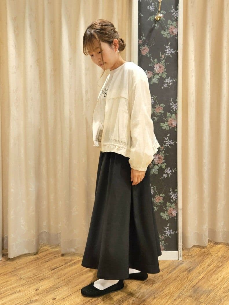 Ikumiさんの「SHOO･LA･RUE｜◆【洗える/S-LL】一枚でもレイヤードでも グラフィック長袖Tシャツ」を使ったコーディネート