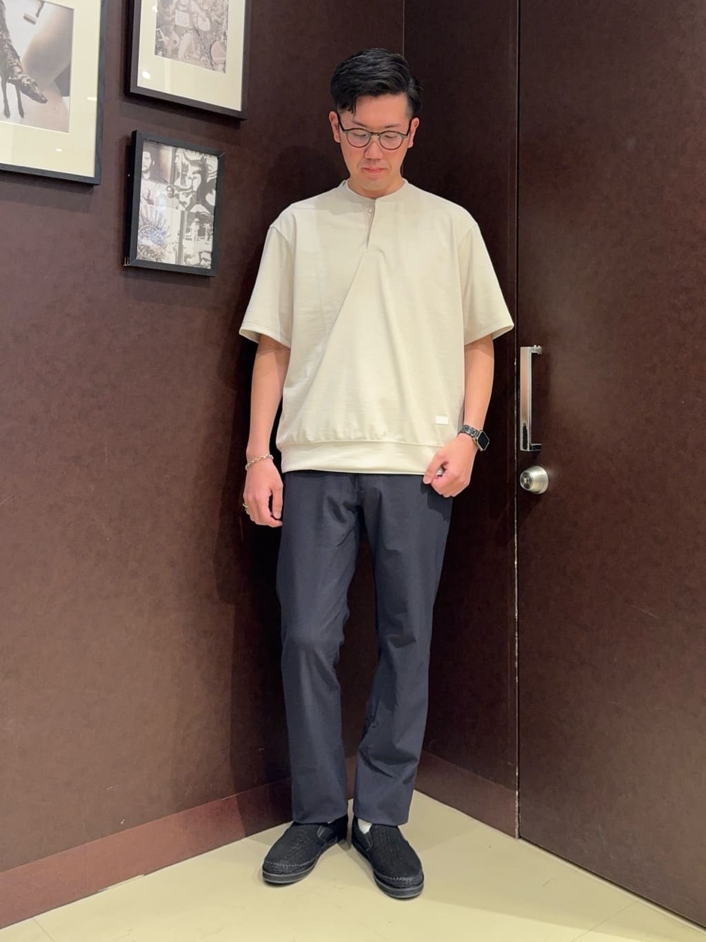 shuheiさんの「TAKEO KIKUCHI｜◆サイドゴアウエスト ストレートパンツ」を使ったコーディネート
