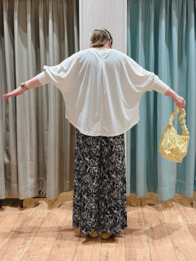 HANAさんの「SHOO･LA･RUE｜◆【洗える/S-LL】体型カバーにも ゆるりと着られる ドルマントップス」を使ったコーディネート