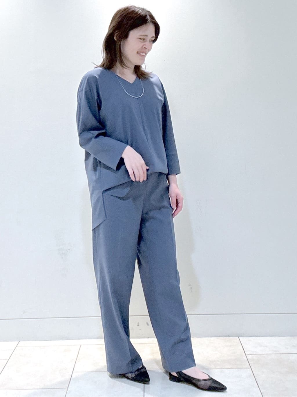 S&auml;K&iuml;さんの「Reflect｜◆【マシンウォッシュ可／セットアップ可能】ドルマンスリーブVネックブラウス」を使ったコーディネート