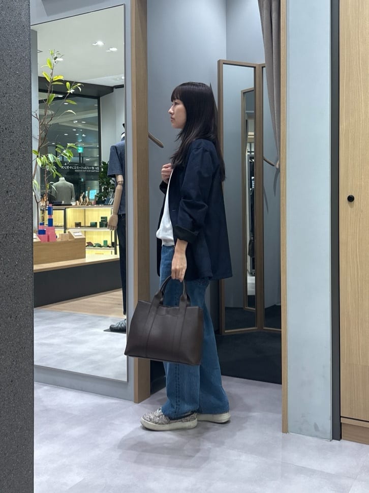 よぴさんの「TAKEO KIKUCHI｜◆【便利なサイズ感】ドライビング　トートバッグ」を使ったコーディネート