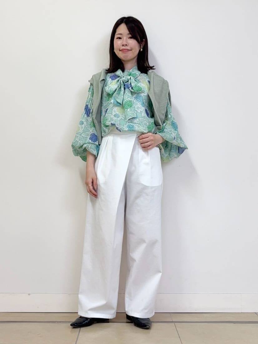 asamiさんの「UNTITLED｜◆【セットアップ可能】オールドフラワー プリントブラウス」を使ったコーディネート