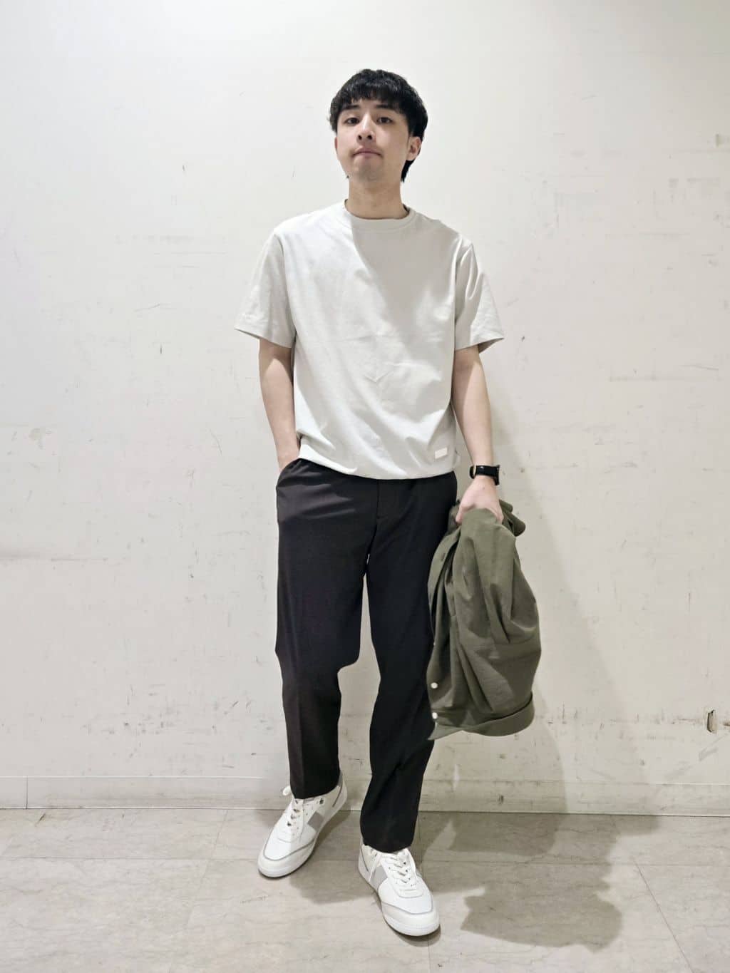 白木駆さんの「TAKEO KIKUCHI｜【抗菌防臭／5サイズ展開】ハイゲージポンチ Tシャツ」を使ったコーディネート