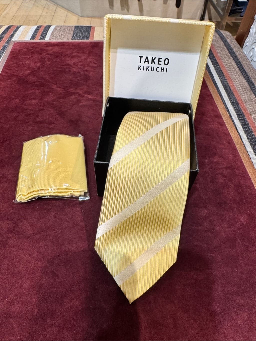 溝端佑太朗さんの「TAKEO KIKUCHI｜◆【フォーマルBOXセット】カラーネクタイ＆チーフ セット」を使ったコーディネート