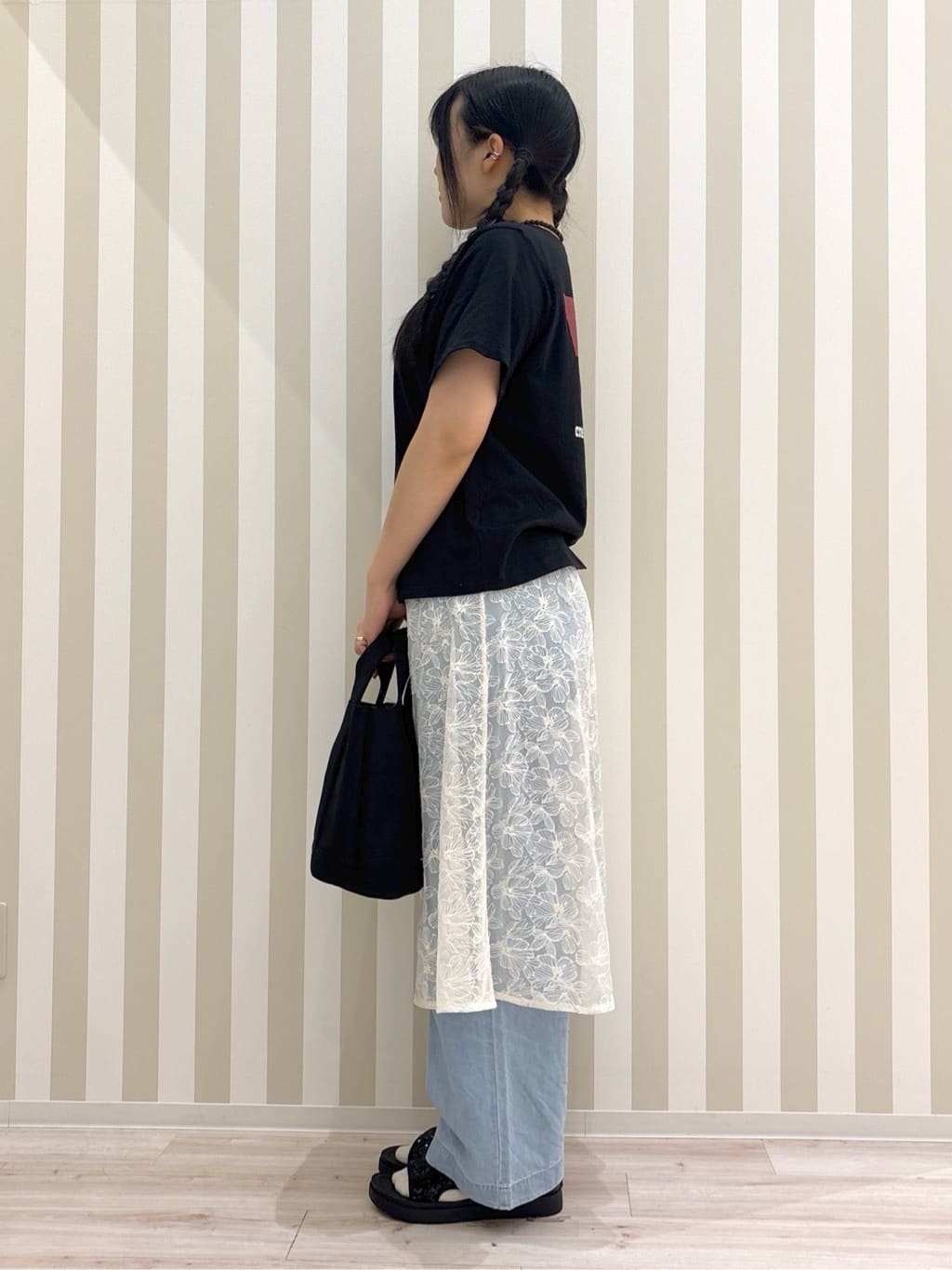 まろんさんの「SHOO･LA･RUE｜◆【洗える/S-LL】ウエストゴムが楽ちん さらさらワイドデニム」を使ったコーディネート
