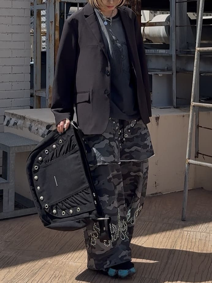 川本葵さんの「tk.TAKEO KIKUCHI｜◆K&rsquo;PJT by AOI 『Lightweight Pants』」を使ったコーディネート