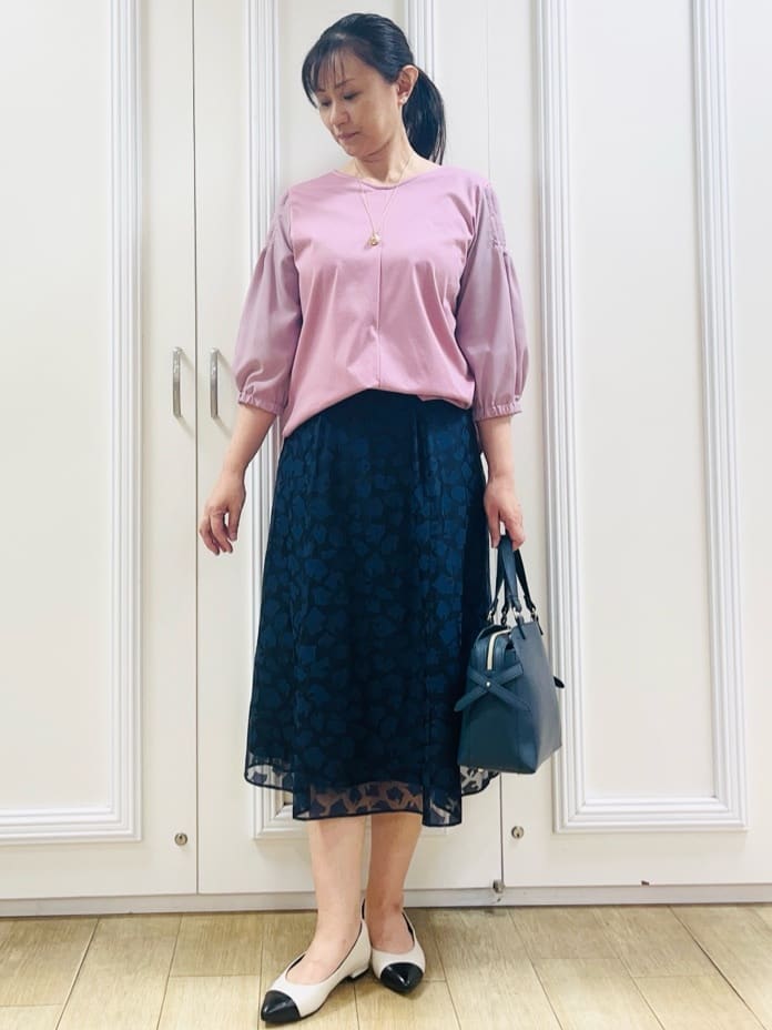 KAOさんの「Reflect｜◆【スカートにもパンツにも合わせやすい】キレイめTブラウス」を使ったコーディネート