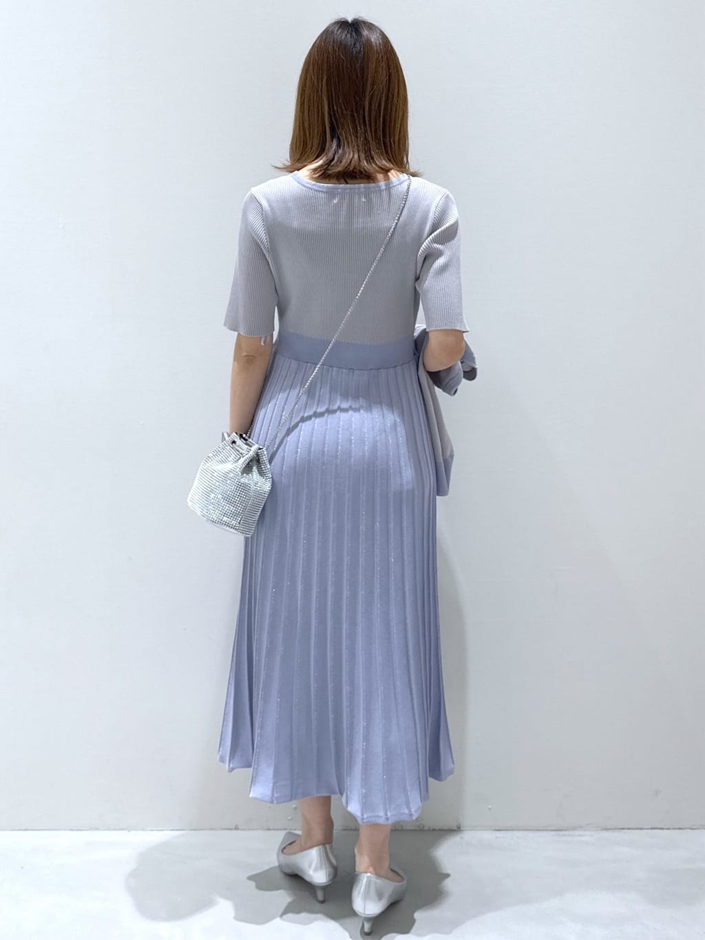 yukaさんの「OPAQUE.CLIP｜◆【6色展開】シャイニー素材巾着ミニショルダーバッグ」を使ったコーディネート