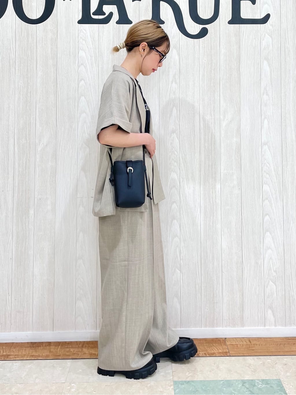 うずまきさんの「SHOO･LA･RUE｜◆【選べる4柄】コットンプリントロゴTシャツ」を使ったコーディネート