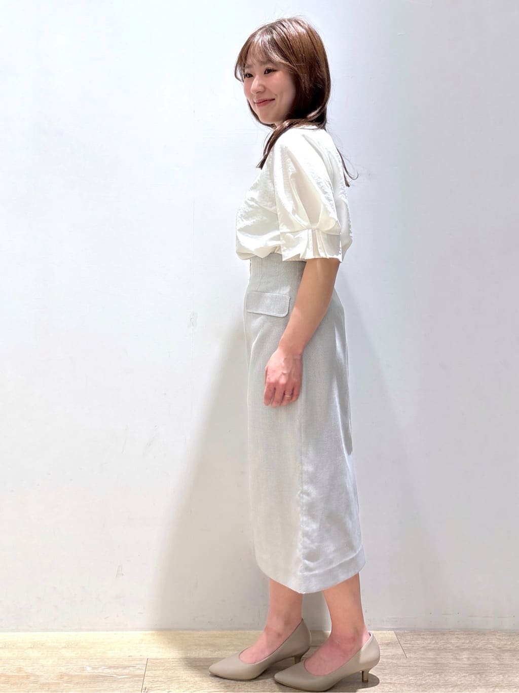 さやかさんの「index｜《8色展開／XS-LLサイズ》タックパフスリーブブラウス【洗濯機洗い可／吸水速乾／防シワ／抗ピル】」を使ったコーディネート