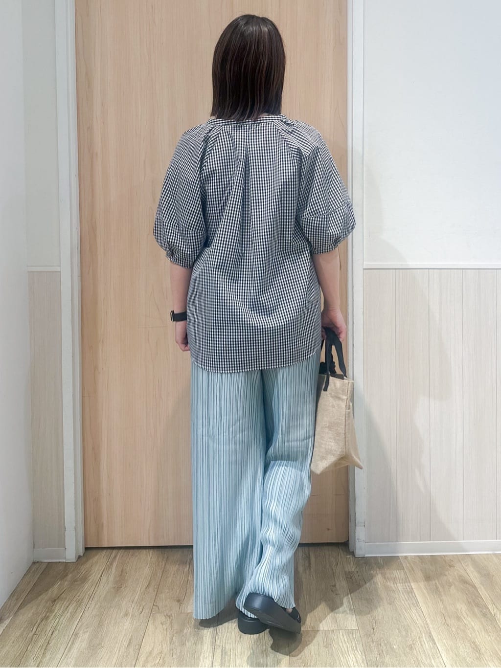 mimoさんの「SHOO･LA･RUE｜◆【洗える】楽してほっそり見え カットプリーツパンツ」を使ったコーディネート
