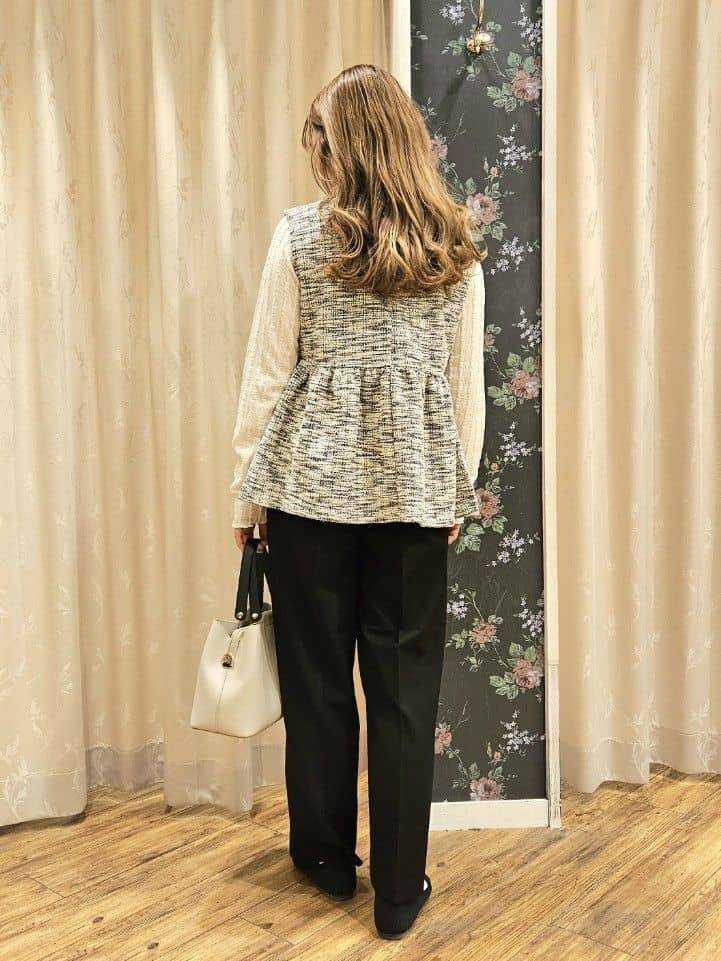 Ikumiさんの「SHOO･LA･RUE｜◆【SS-3L/洗える/通勤・セレモニーにも】しなやかな身のこなしが叶う ストレッチテーパードパンツ」を使ったコーディネート