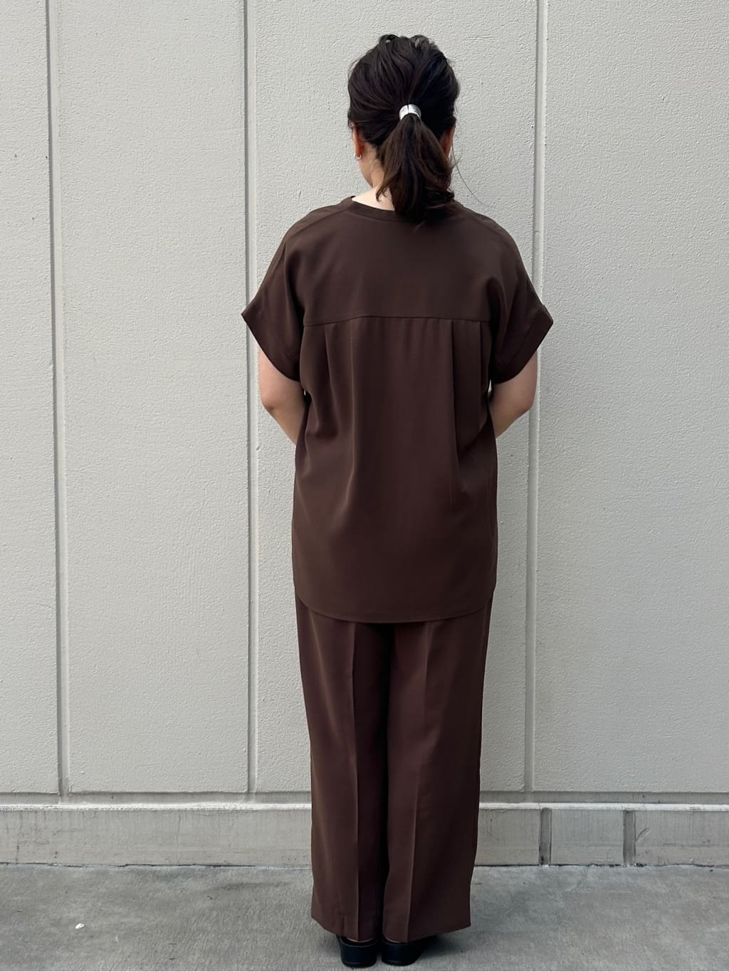 naomiさんの「OPAQUE.CLIP｜《7色展開／SS-LLサイズ》ストレッチスキッパーブラウス／セットアップ対応【洗濯機洗い可／防シワ】」を使ったコーディネート