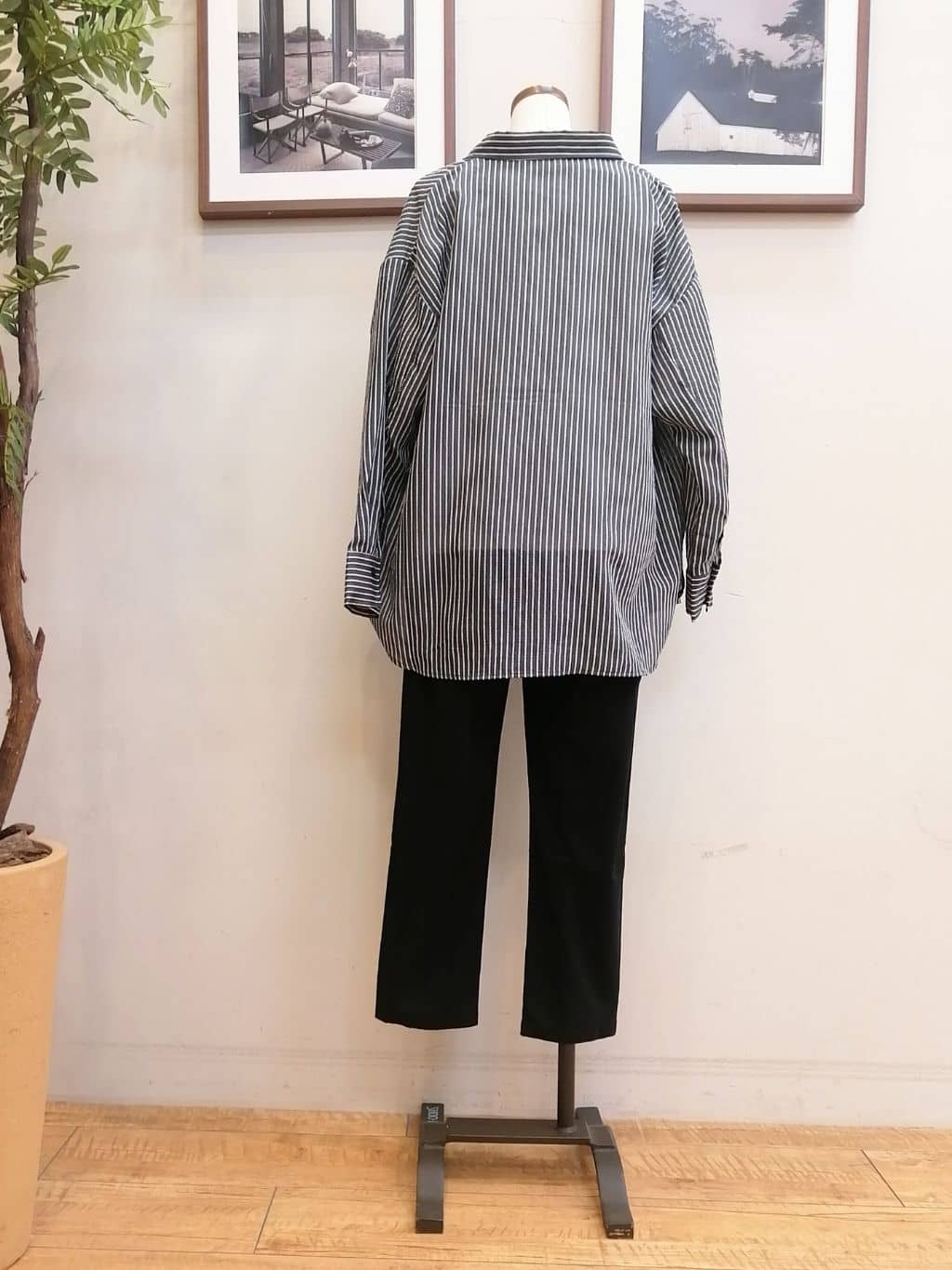 maiさんの「SHOO･LA･RUE｜◆【選べる4柄】コットンプリントロゴTシャツ」を使ったコーディネート