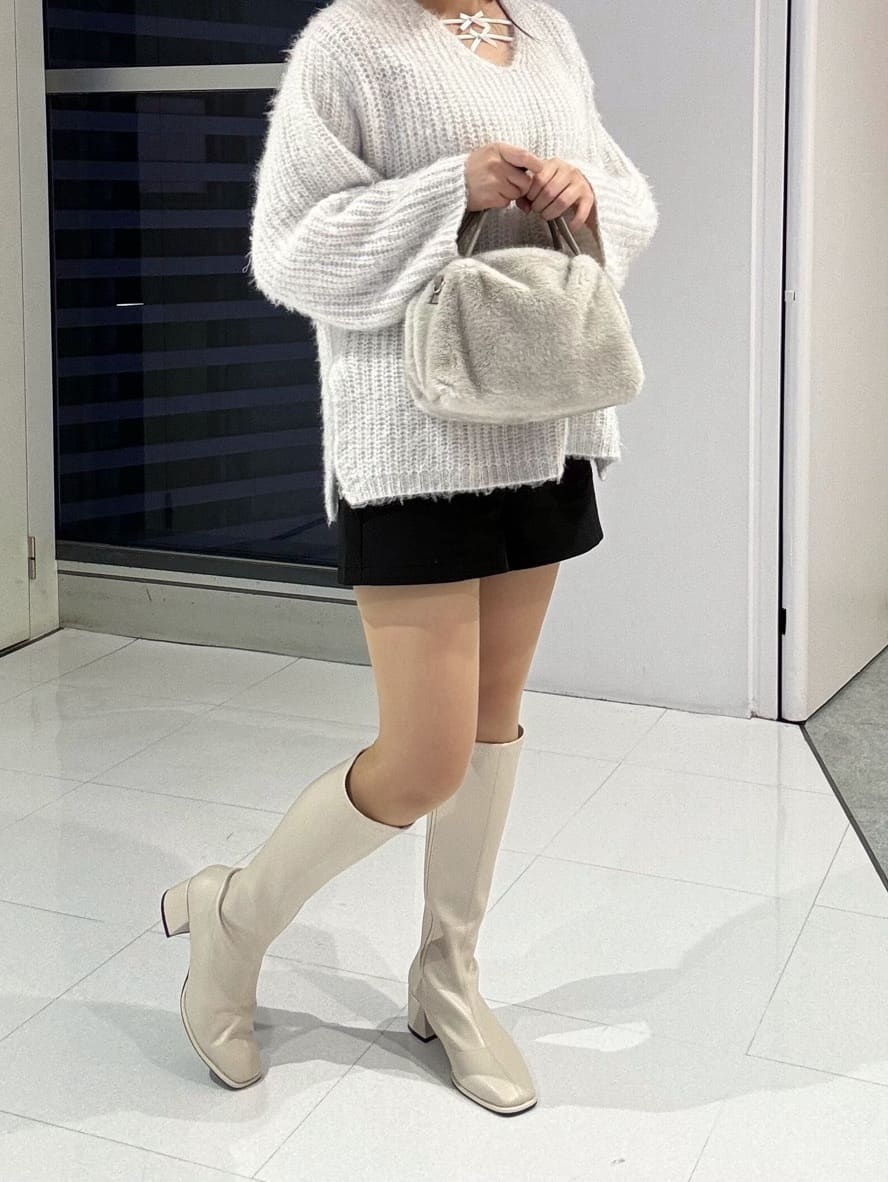 HUANG WEIHSUANさんの「ESPERANZA｜スクエアトゥロングブーツ【ロングセラー／歩きやすい／ローヒール／ストレッチ／サイドジップ／着脱簡単／」を使ったコーディネート