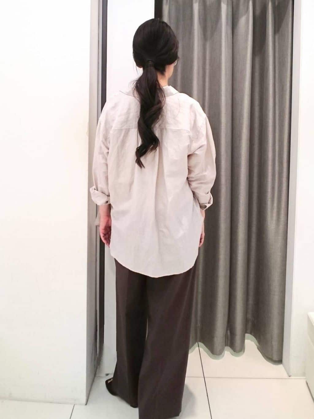 YABUさんの「UNTITLED｜◆【セットアップ可能／オンオフ】ラミー混 タックワイドパンツ」を使ったコーディネート
