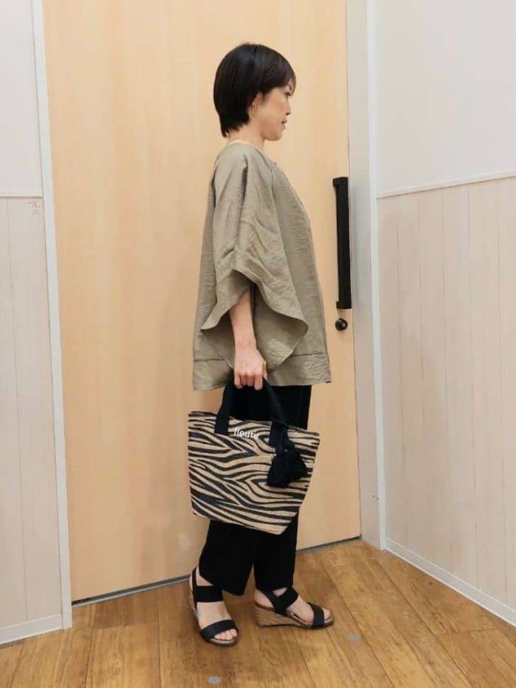 Kさんの「SHOO･LA･RUE｜◆【洗える/ひんやり】涼しく体型カバー お袖フレア ドレープブラウス」を使ったコーディネート