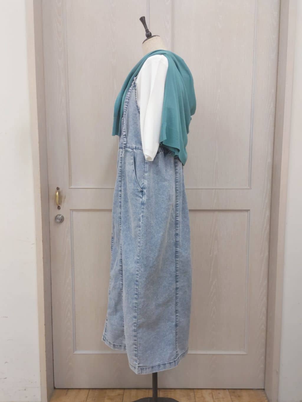 naoさんの「SHOO･LA･RUE｜◆【高レビュー】スポーティで上品 大人のためのテープスポサン」を使ったコーディネート